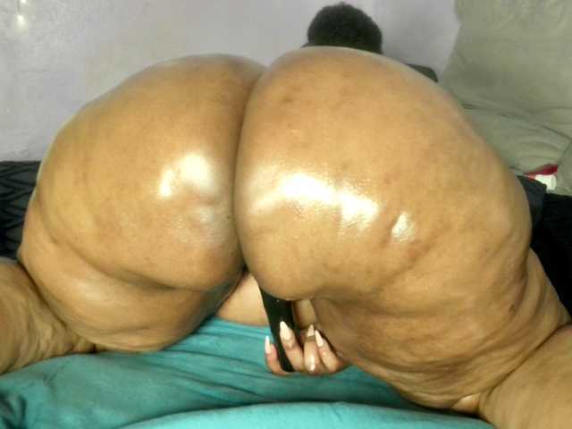 Big-Ass-Wilma live cam on BongaCams