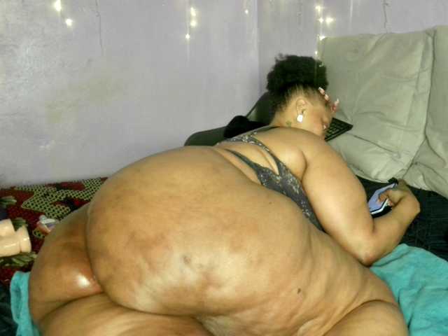Big-Ass-Wilma live cam on BongaCams