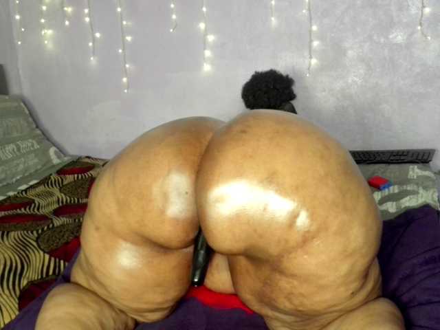Big-Ass-Wilma live cam on BongaCams