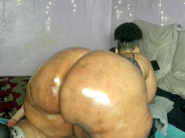 Big-Ass-Wilma live cam on BongaCams