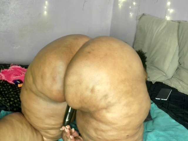Big-Ass-Wilma live cam on BongaCams