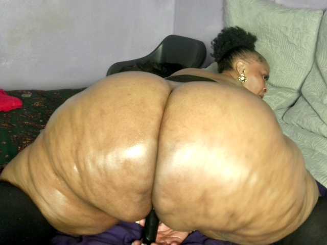 Big-Ass-Wilma canlı kamera: BongaCams