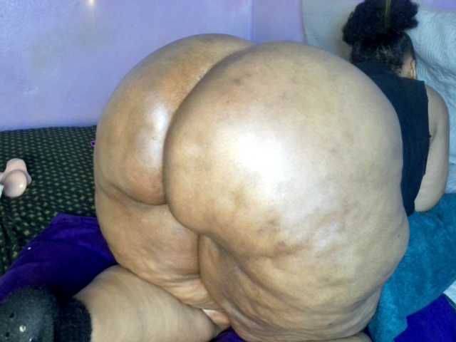 Big-Ass-Wilma live cam on BongaCams