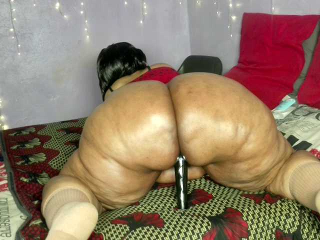 Big-Ass-Wilma live cam on BongaCams