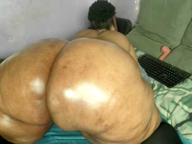Big-Ass-Wilma live cam on BongaCams