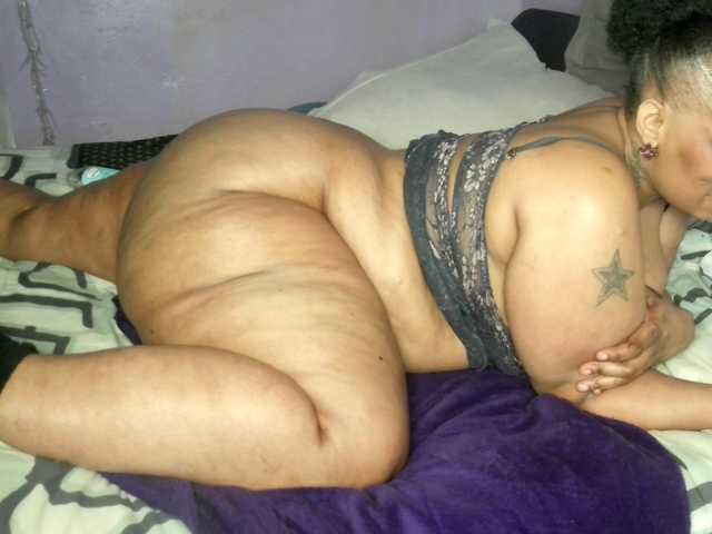Big-Ass-Wilma live cam on BongaCams