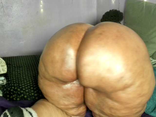 Big-Ass-Wilma live webcam show
