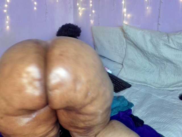 Big-Ass-Wilma live webcam show