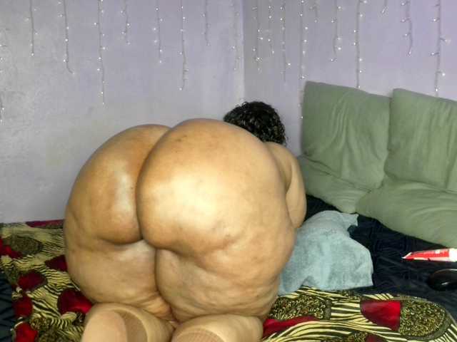 Big-Ass-Wilma live cam on BongaCams