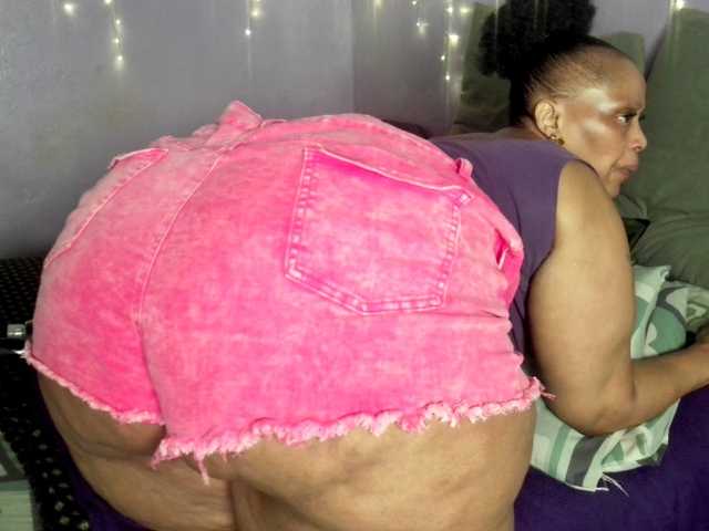 Big-Ass-Wilma live webcam show