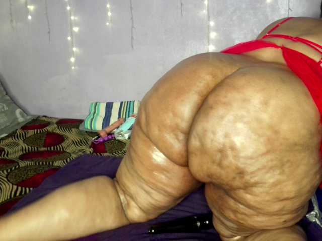 Big-Ass-Wilma, en vivo ahora en BongaCams