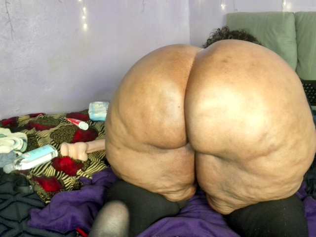 Big-Ass-Wilma live cam on BongaCams
