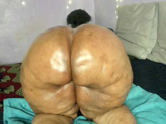 Big-Ass-Wilma live cam on BongaCams