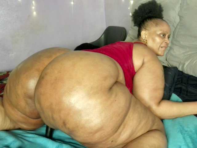 Big-Ass-Wilma live cam on BongaCams