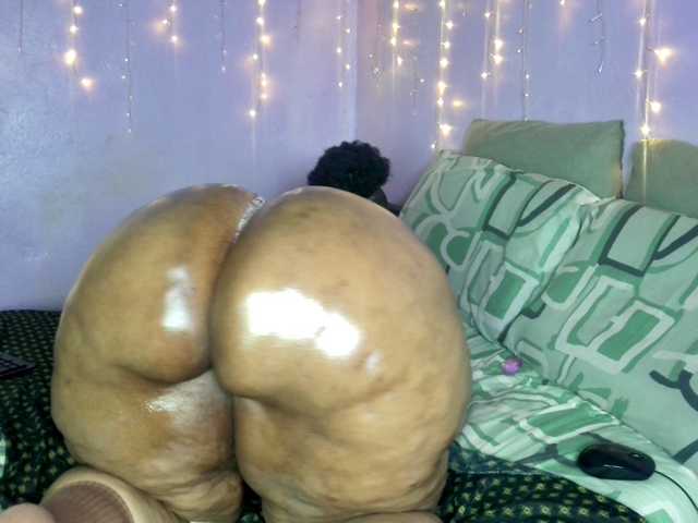 Big-Ass-Wilma live cam on BongaCams