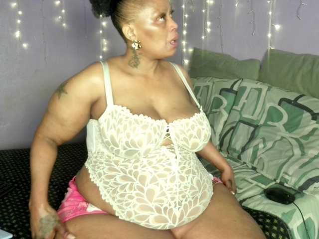 Big-Ass-Wilma live webcam show