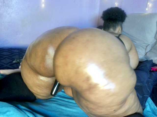 Big-Ass-Wilma live cam on BongaCams