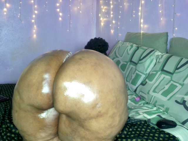 Big-Ass-Wilma live cam on BongaCams