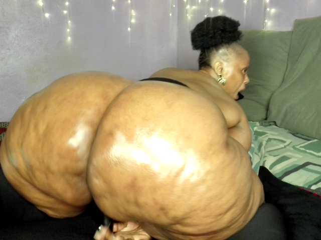 Big-Ass-Wilma live cam on BongaCams
