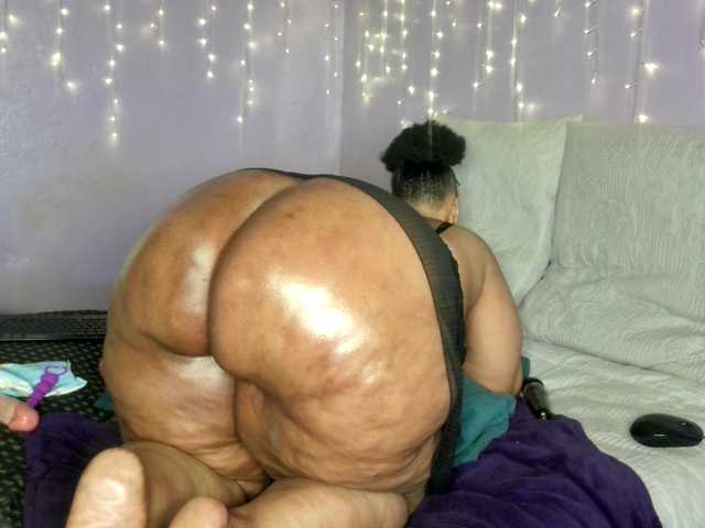 Big-Ass-Wilma live cam on BongaCams