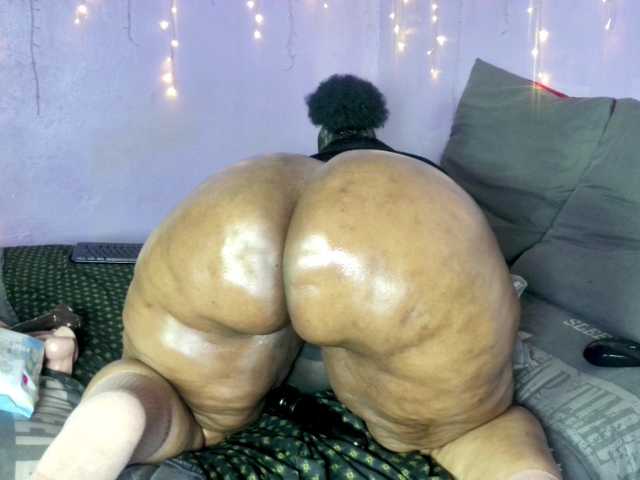 Big-Ass-Wilma live cam on BongaCams