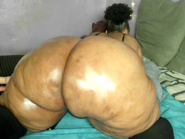 Big-Ass-Wilma live webcam show