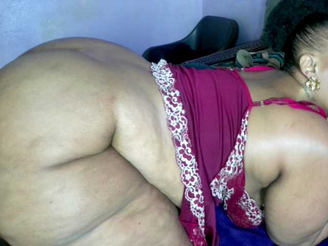 Big-Ass-Wilma live webcam show