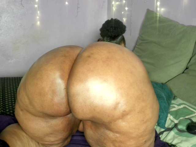 Big-Ass-Wilma live webcam show