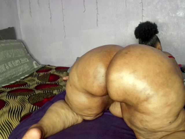 Big-Ass-Wilma, live now on BongaCams