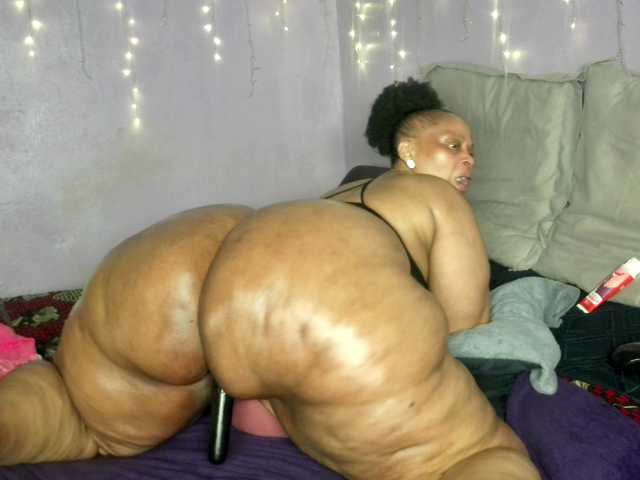 Big-Ass-Wilma live cam on BongaCams