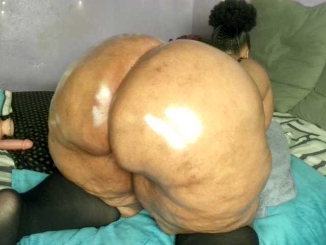 Big-Ass-Wilma live webcam show