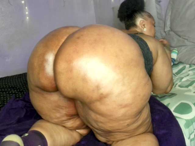 Big-Ass-Wilma live cam on BongaCams