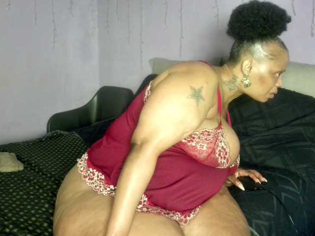 Big-Ass-Wilma live cam on BongaCams