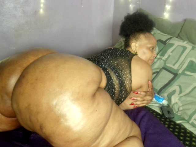 Big-Ass-Wilma live cam on BongaCams