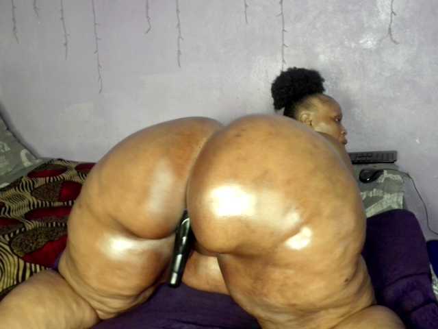Big-Ass-Wilma, en vivo ahora en BongaCams