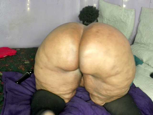 Big-Ass-Wilma live cam on BongaCams