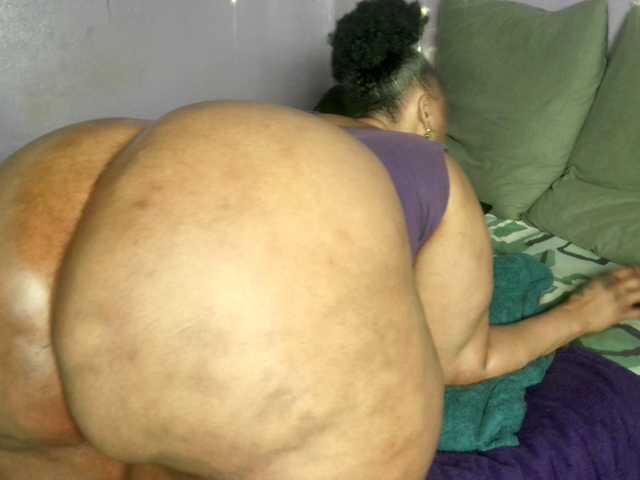 Big-Ass-Wilma live webcam show