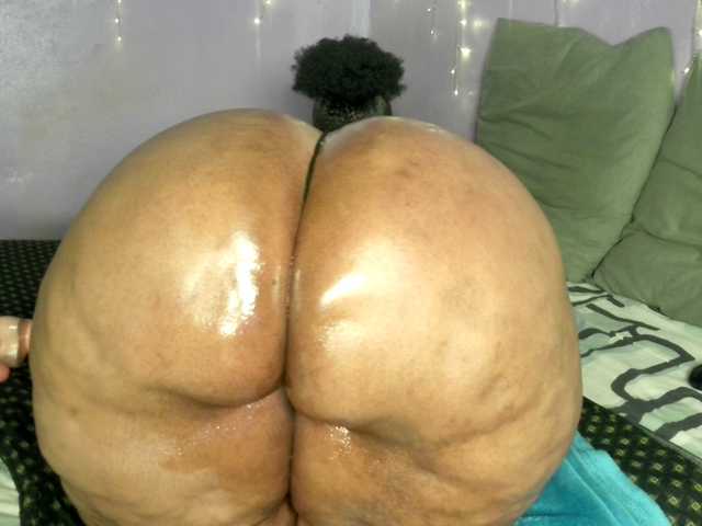 Big-Ass-Wilma live webcam show