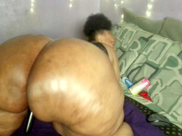 Big-Ass-Wilma live cam on BongaCams