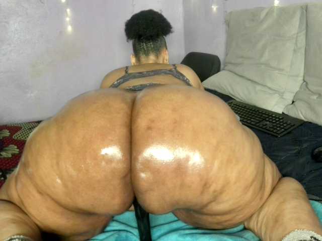 Big-Ass-Wilma live cam on BongaCams