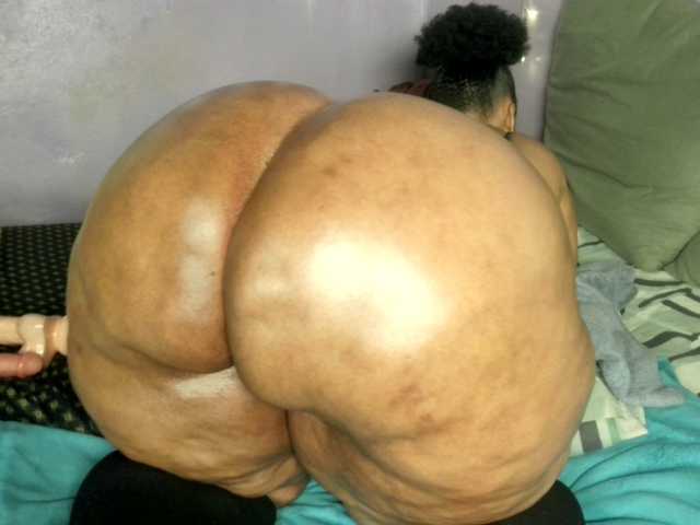 Big-Ass-Wilma live webcam show