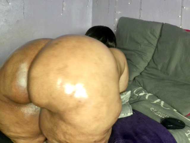 Big-Ass-Wilma live cam on BongaCams