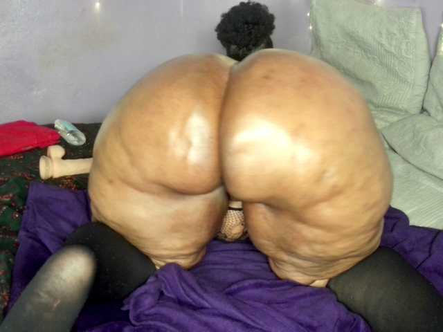 Big-Ass-Wilma live cam on BongaCams