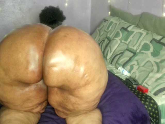 Big-Ass-Wilma live cam on BongaCams