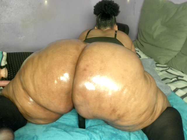Big-Ass-Wilma live cam on BongaCams