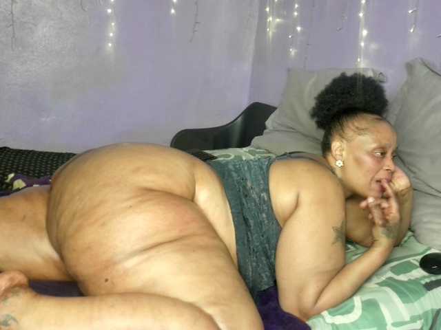 Big-Ass-Wilma live cam on BongaCams