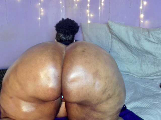 Big-Ass-Wilma live webcam show