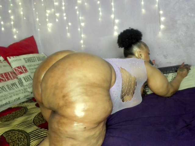 Big-Ass-Wilma, en directo ahora en BongaCams