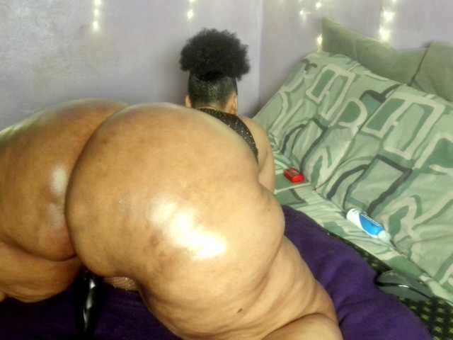 Big-Ass-Wilma live cam on BongaCams