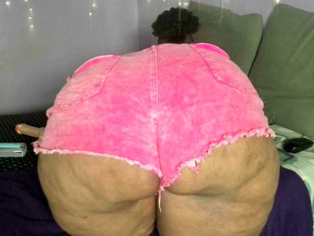 Big-Ass-Wilma live webcam show